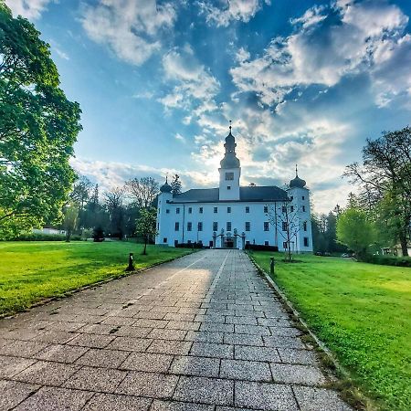 Отель Zamek Тршешть Экстерьер фото