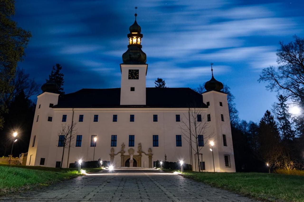 Отель Zamek Тршешть Экстерьер фото